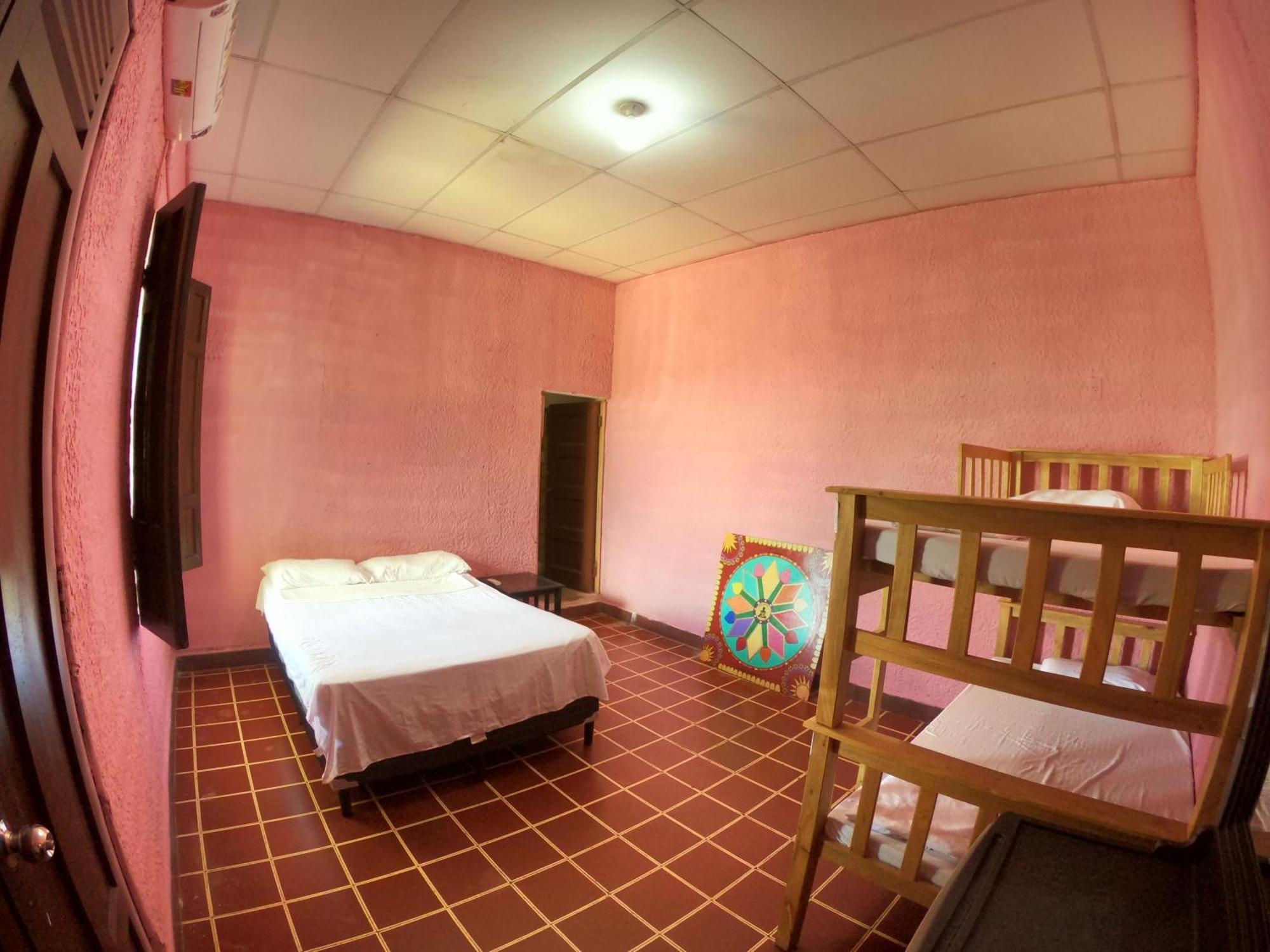Ricks Hostel Santa Ana Dış mekan fotoğraf