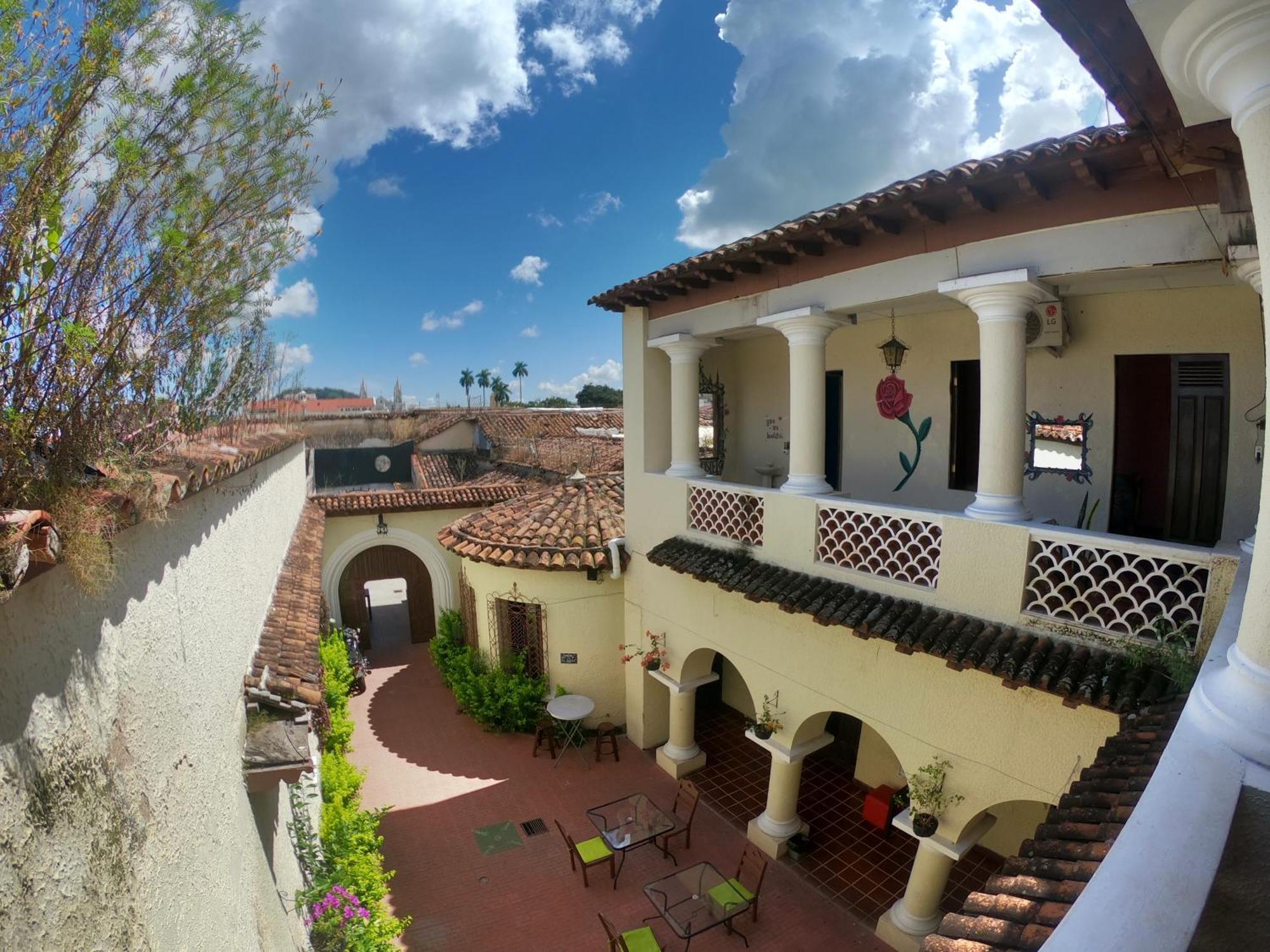 Ricks Hostel Santa Ana Dış mekan fotoğraf