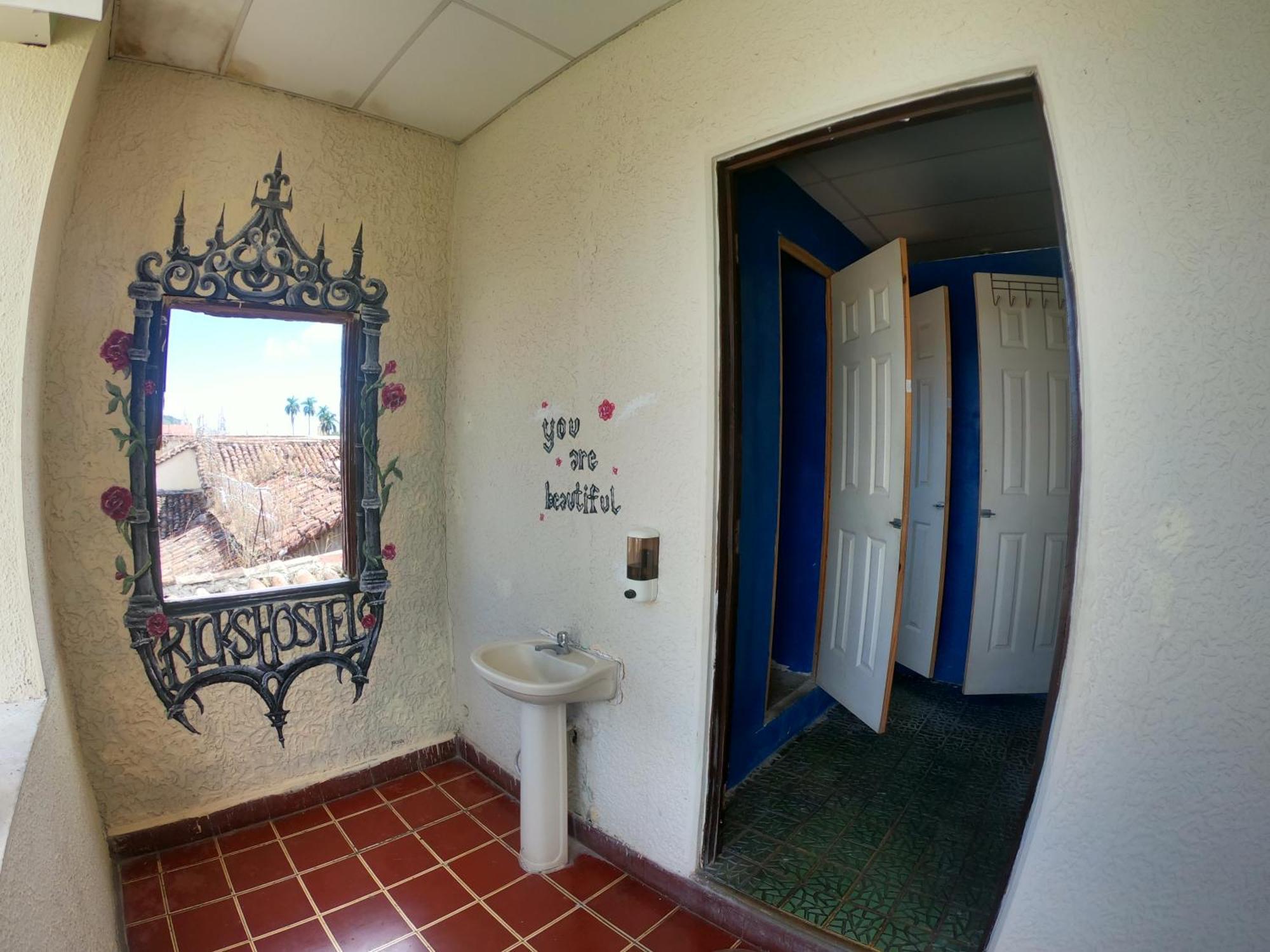 Ricks Hostel Santa Ana Dış mekan fotoğraf